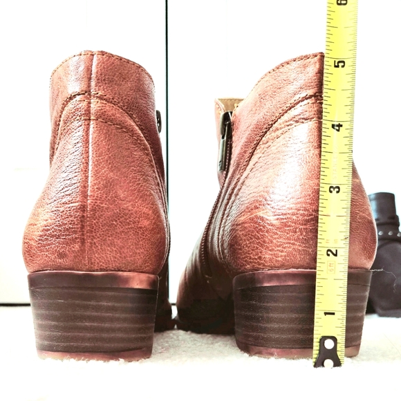 Lucky Brand - Distressed Leather Ankle Boots. Size 8.5 US. 1.5" heels. - Picture 3 of 8